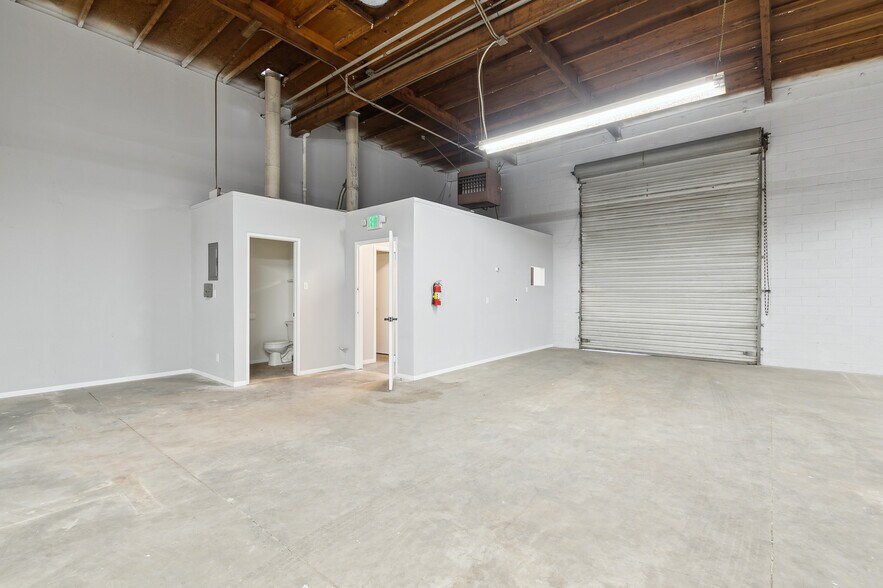 More Photos Of 12455 Branford St, Pacoima Warehouse For Sale