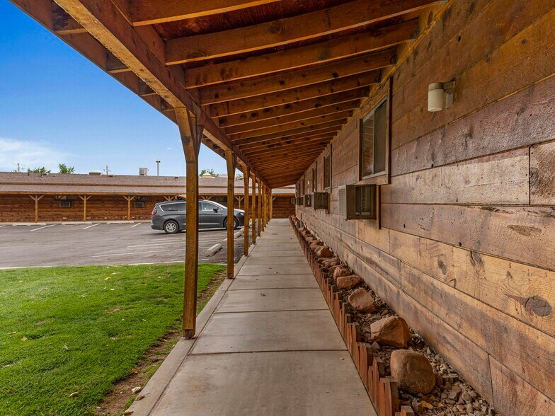 More Photos Of 535 S Main St, Moab Hotel For Sale