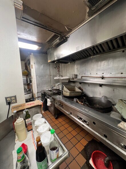 More Photos Of 400 W Kansas, Midland Restaurant For Sale