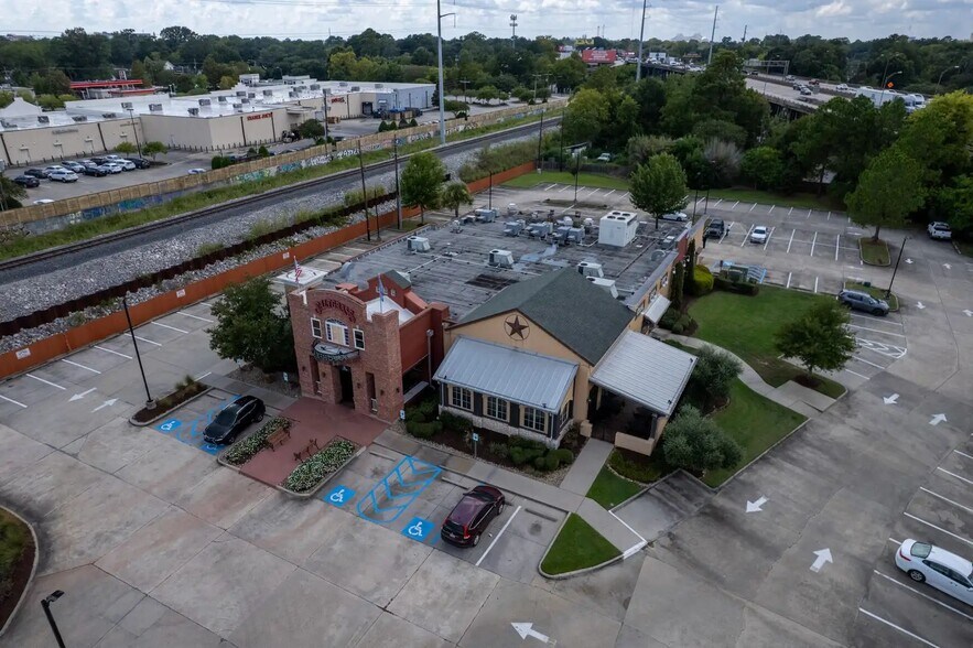 Primary Photo Of 2450 S Acadian Thruway, Baton Rouge Restaurant For Sale