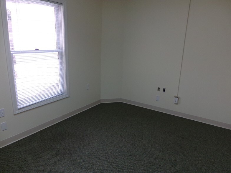 More Photos Of 401 Gilford Ave, Gilford Medical For Sale