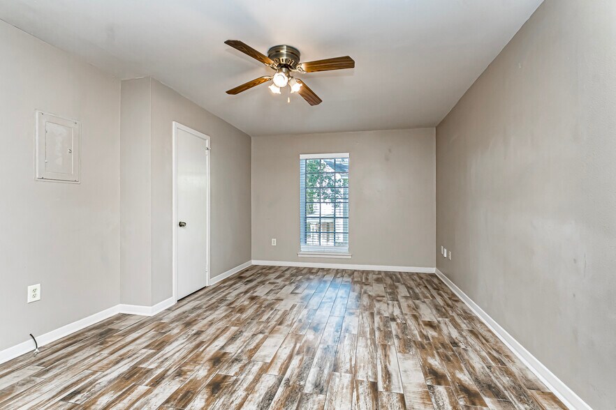 More Photos Of 901 Saint Rose Ave, Baton Rouge Apartments For Sale