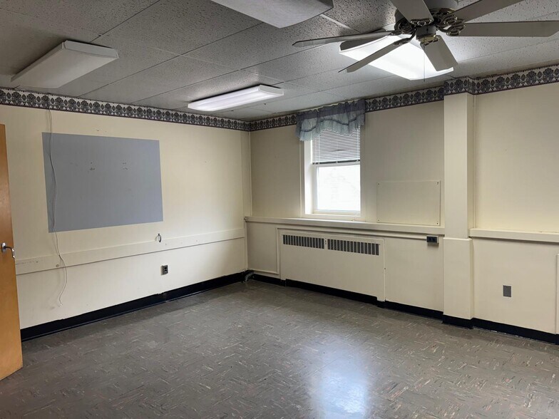 More Photos Of 45 School St, Houlton Office For Lease
