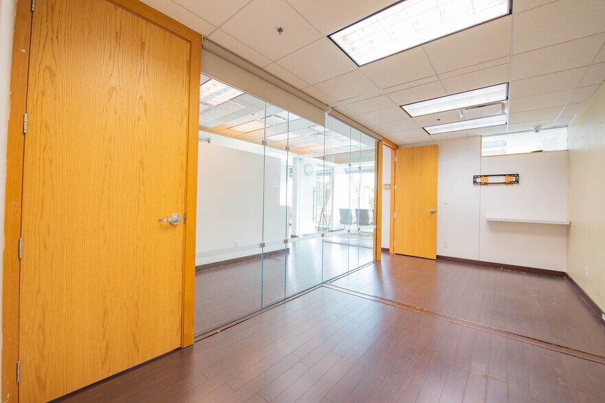 More Photos Of 8600 Cambie Rd, Richmond Office For Sale