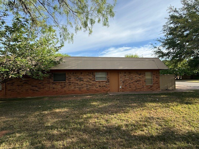 More Photos Of 200 N Jefferson St, Abilene Apartments For Sale