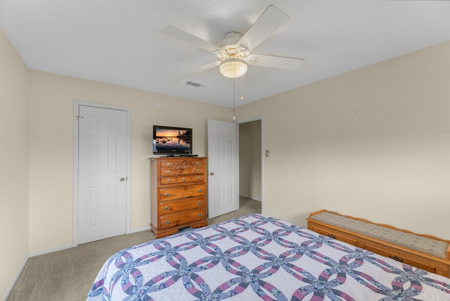 More Photos Of 7315 Pine St, Manvel Industrial For Sale