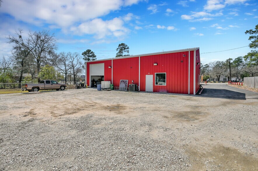 More Photos Of 1308 N Frazier St, Conroe Service For Sale