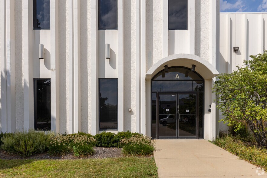 More Photos Of 11939 S Central Ave, Alsip Distribution For Lease