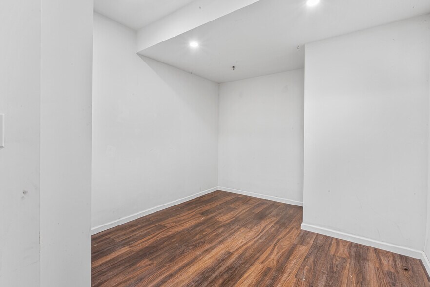 More Photos Of 223-227 Grand St, New York Storefront Retail Residential For Lease