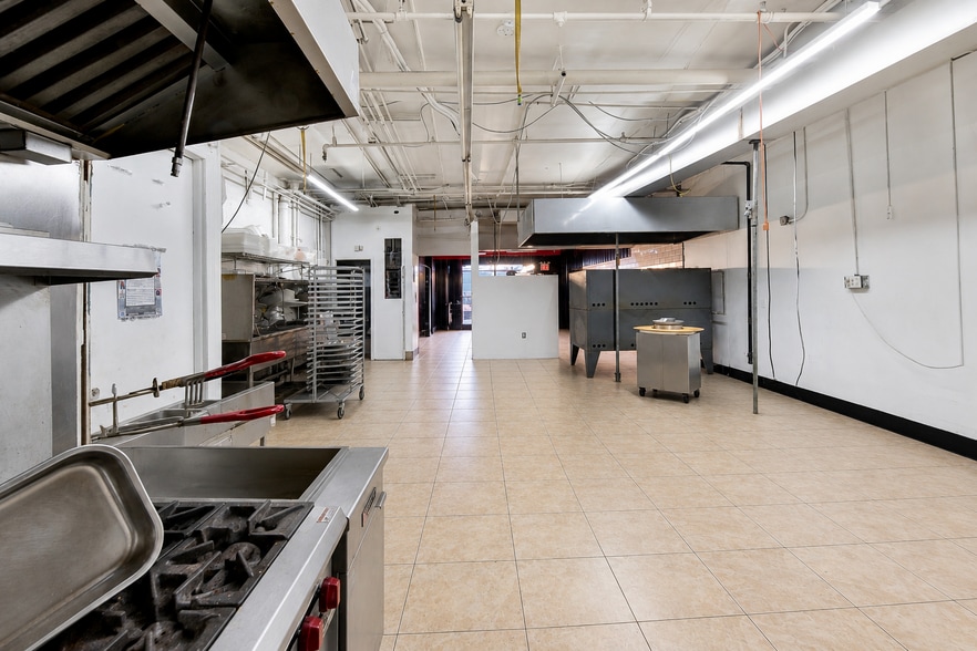 More Photos Of 1997-2013 Mcdonald Ave, Brooklyn Showroom For Lease