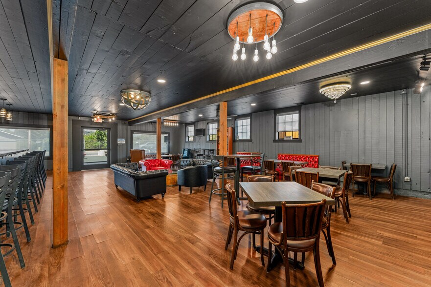 More Photos Of 2039 Redwood Ave, Grants Pass Restaurant For Sale