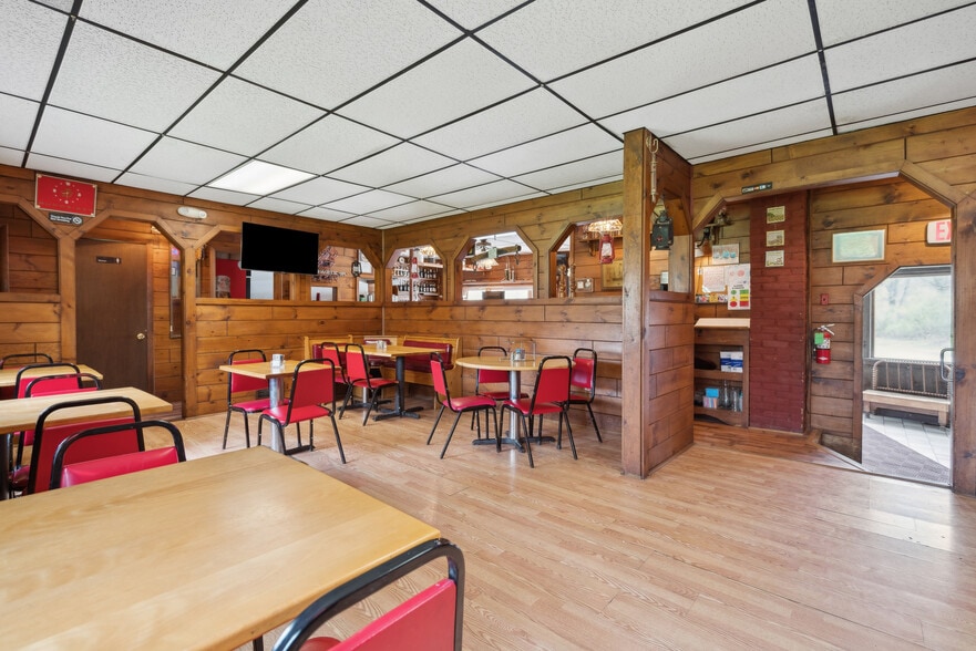 More Photos Of 456 US-5, Fairlee Restaurant For Sale