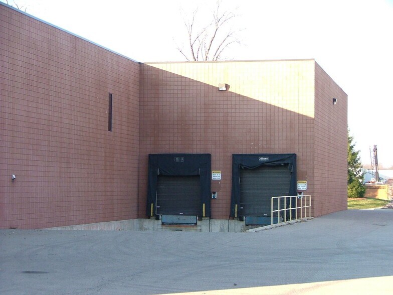 More Photos Of 32235 Industrial Rd, Livonia Warehouse For Sale