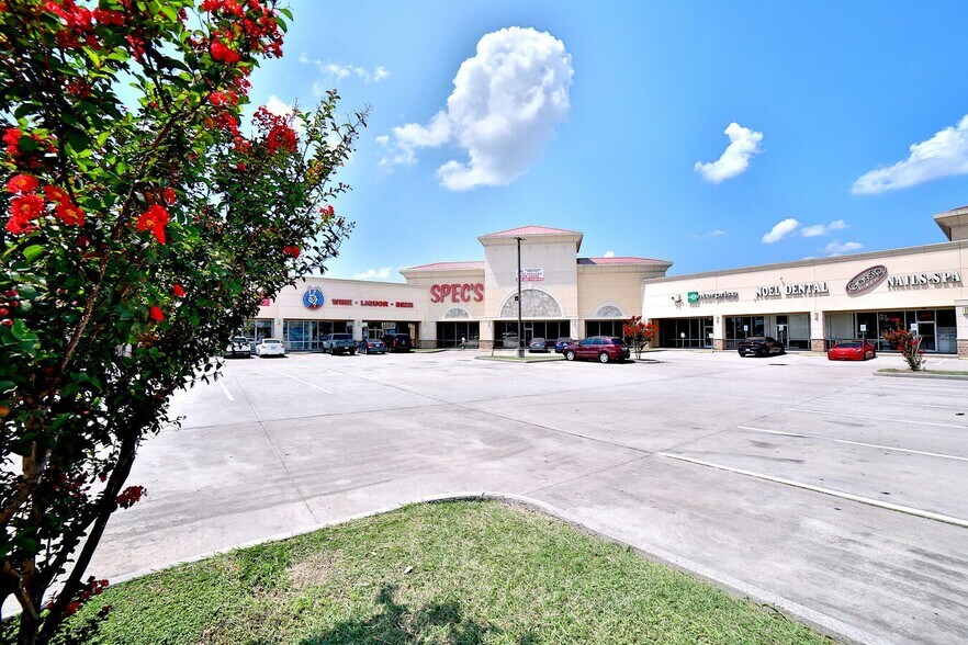 More Photos Of 11130 Gulf Fwy, Houston Unknown For Lease