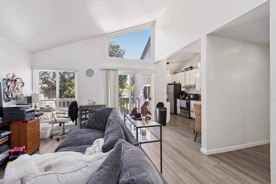 More Photos Of 1411 Oxford St, Redwood City Apartments For Sale