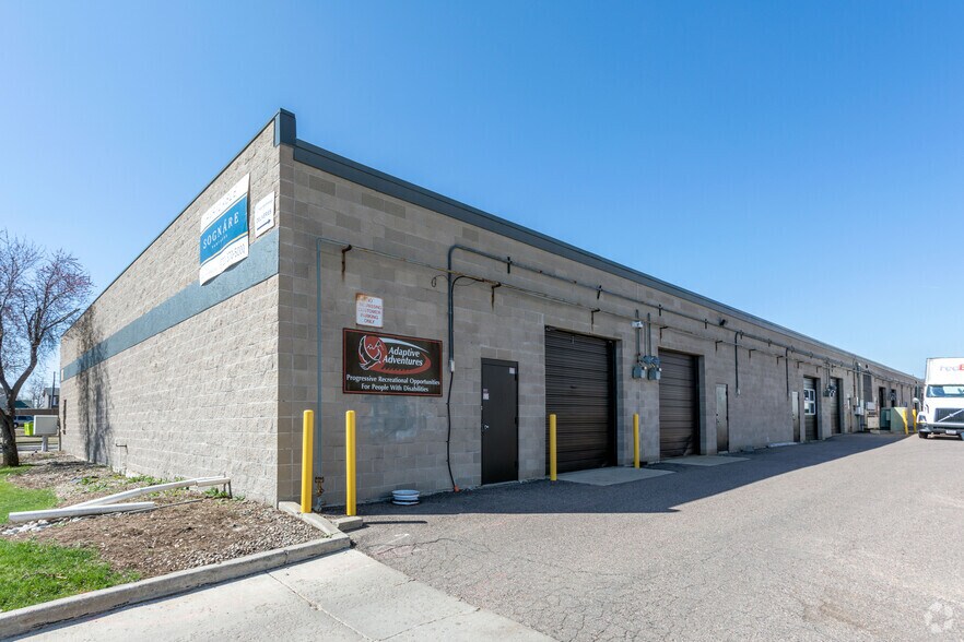 More Photos Of 1315 Nelson St, Lakewood Warehouse For Lease