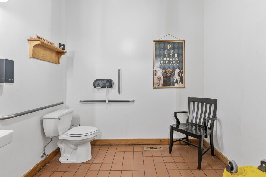More Photos Of 410 Main St, Sandstone Restaurant For Sale