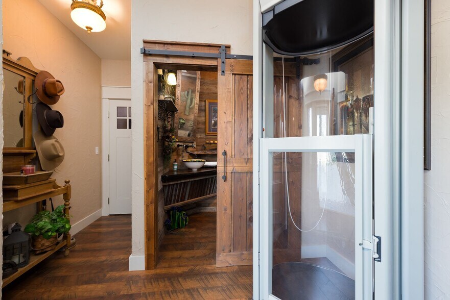 More Photos Of 504 Tivy St, Kerrville Flex For Sale