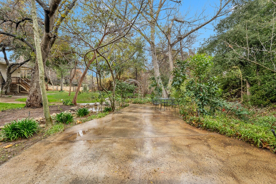 More Photos Of 12117 Sierra Hwy, Santa Clarita Hotel For Sale