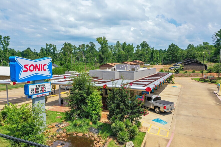 More Photos Of 1006 E First St, Hughes Springs Fast Food For Sale