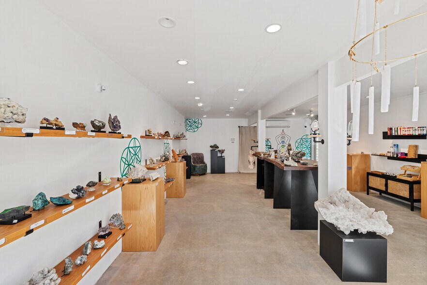More Photos Of 1423 Abbot Kinney Blvd, Venice General Retail For Sale