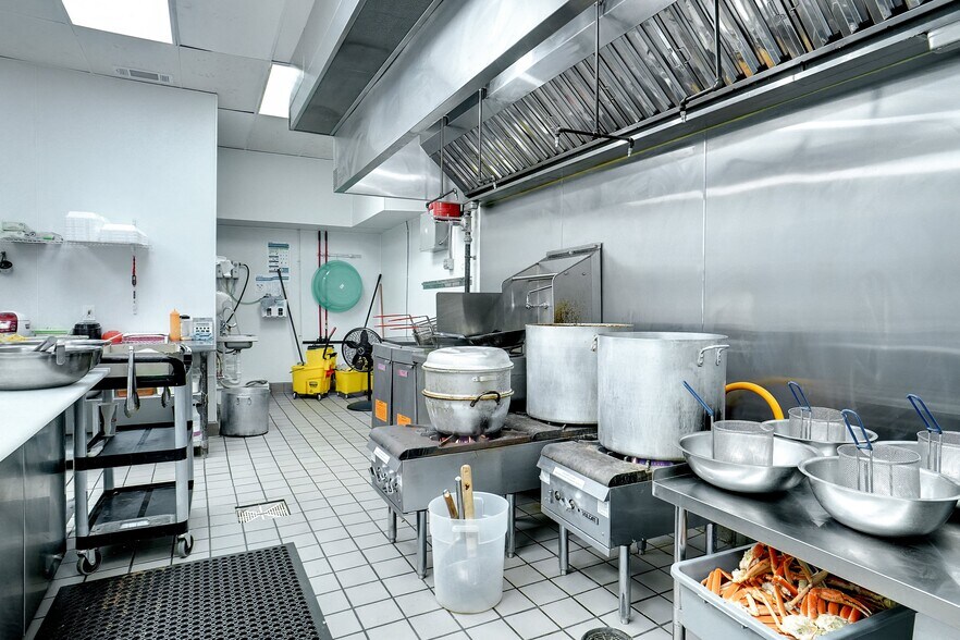 More Photos Of 100 E Irving Blvd, Irving Restaurant For Lease