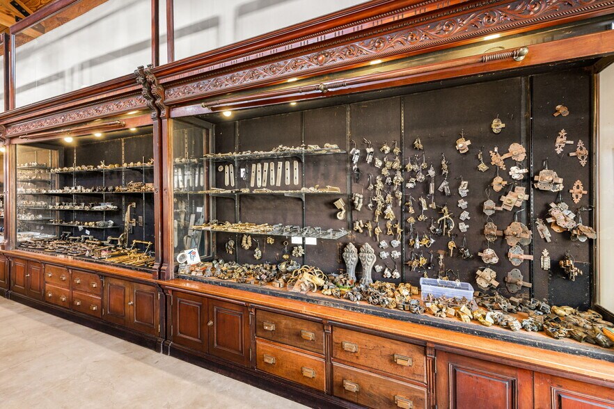 More Photos Of 1901 W Alabama St, Houston Freestanding For Sale