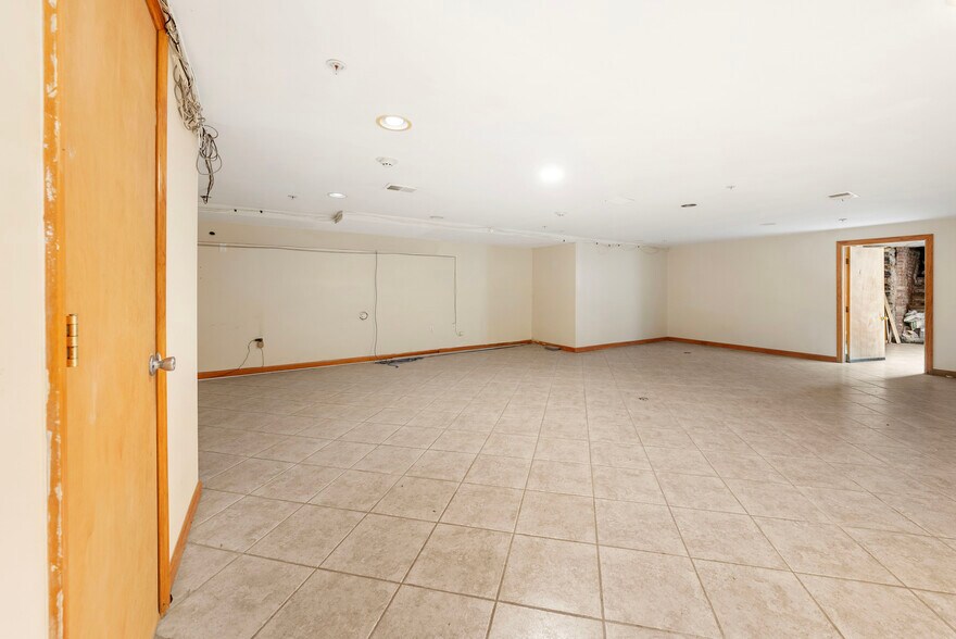 More Photos Of 910 SUMMIT Ave, Union City Office Residential For Sale