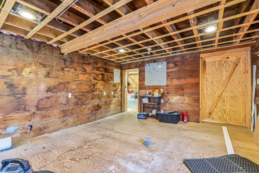 More Photos Of 1 Old Manchester Rd, Raymond Multifamily For Sale