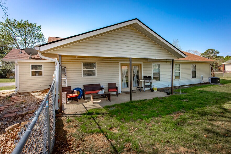 More Photos Of 8546 Edgemont Rd, Greers Ferry Hotel For Sale