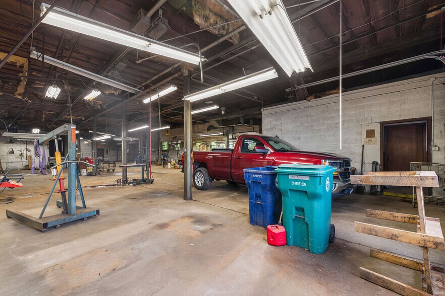 More Photos Of 1041 Niagara Ave, Niagara Falls Contractor Storage Yard For Sale