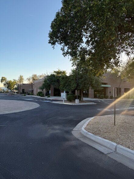 More Photos Of 4505 E Broadway Rd, Phoenix Light Manufacturing For Sale