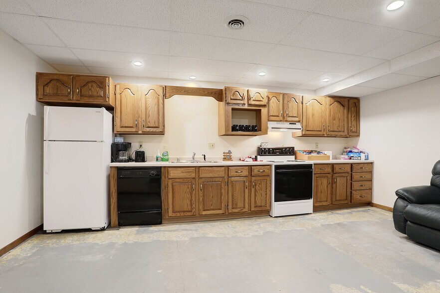 More Photos Of 427 Manitowoc St, Reedsville Office For Sale