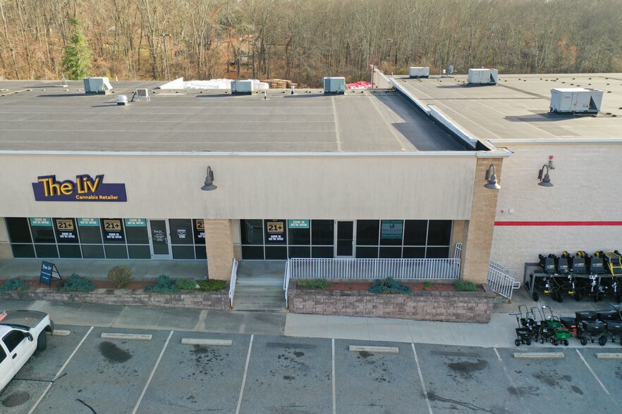 More Photos Of 97 Providence Pike, Putnam Unknown For Lease