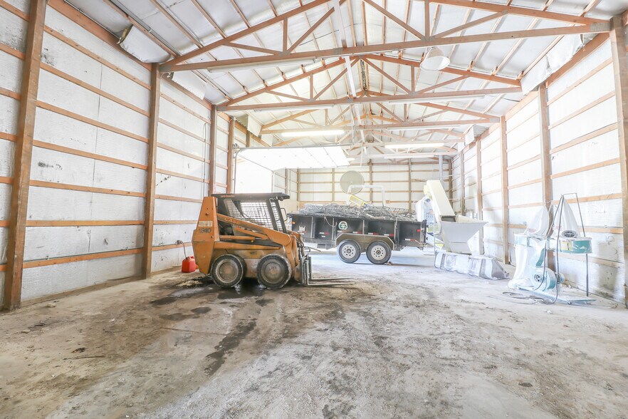 More Photos Of 1292 SW 125th Rd, Holden Light Manufacturing For Sale