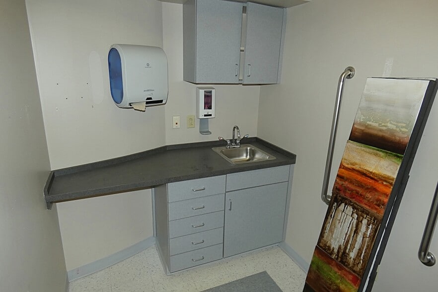 More Photos Of 1829 Maple Rd, Williamsville Medical For Lease