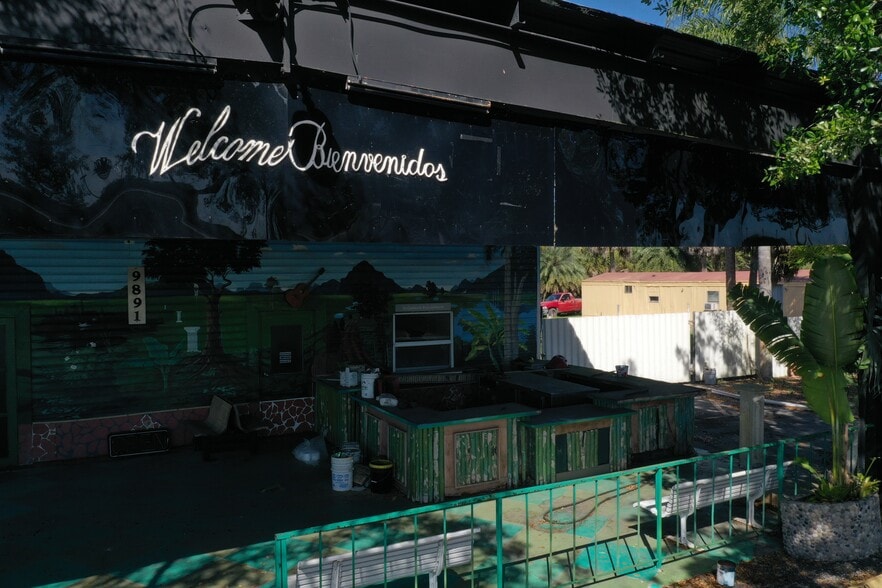 More Photos Of 9891-9915 W US HWY 27, Clewiston Flex For Sale