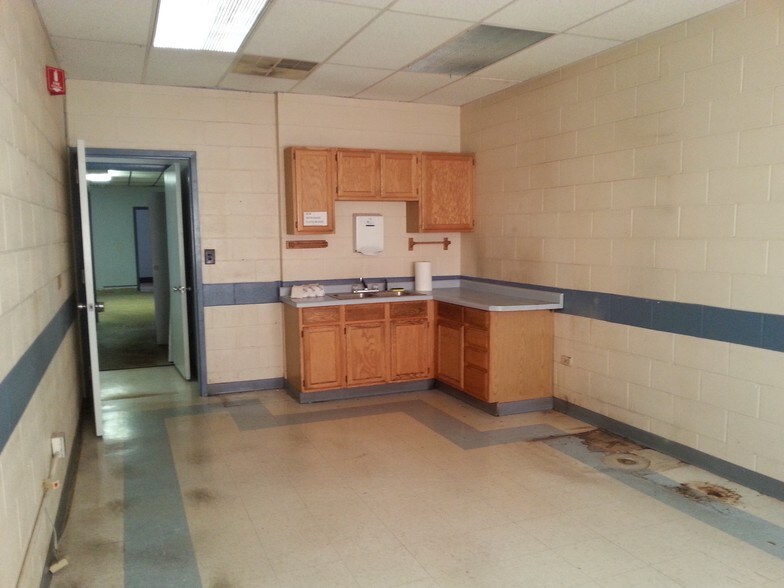 More Photos Of 5520 McDermott Dr, Berkeley Warehouse For Sale