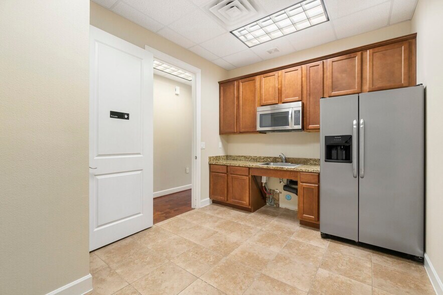 More Photos Of 2219 Sawdust Rd, The Woodlands Office For Sale