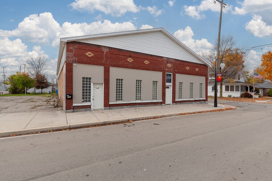 More Photos Of 127 North St, Morenci Showroom For Sale