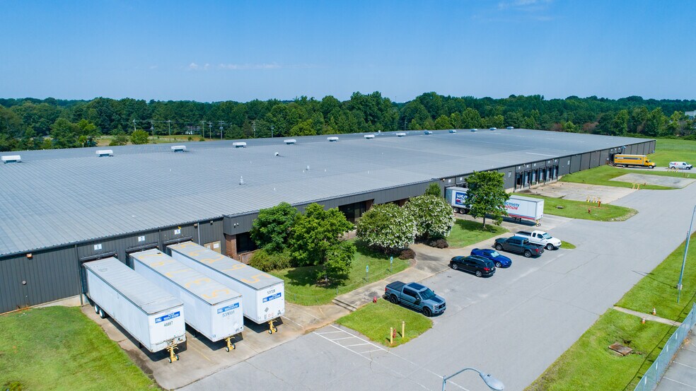 More Photos Of 546 Harvey Faulk Rd, Sanford Warehouse For Lease