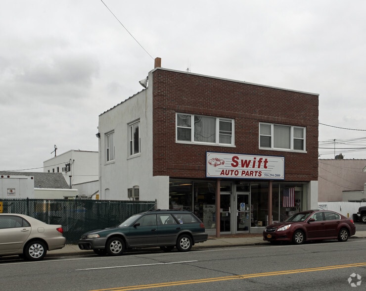More Photos Of 290 Willis Ave, Mineola Storefront Retail Office For Lease