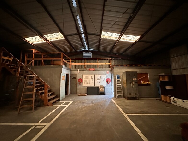 More Photos Of 4517 11th St, Gulfport Warehouse For Sale