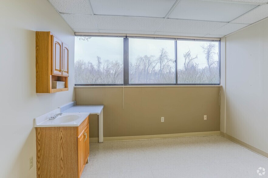 More Photos Of 20 Highland Park Dr, Uniontown Medical For Sale