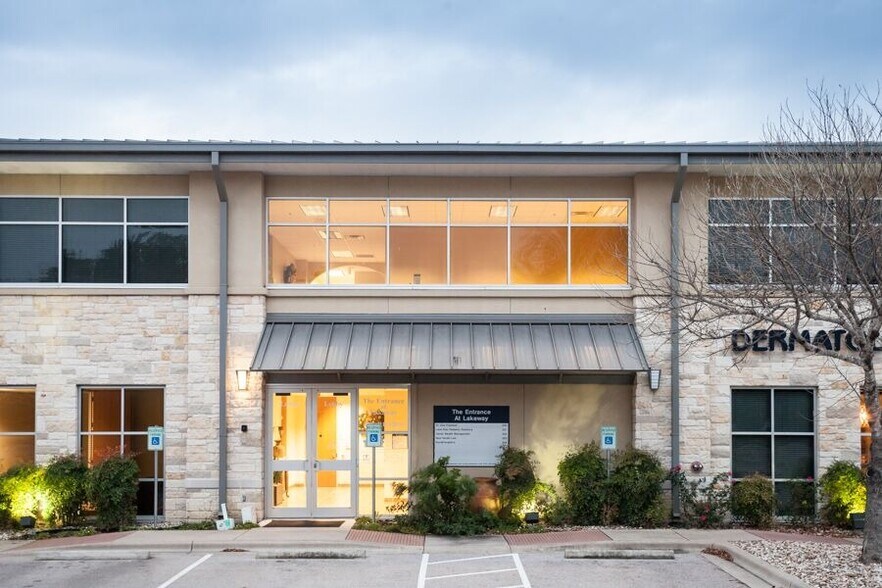 More Photos Of 1008 Ranch Road 620 S, Lakeway Office For Lease