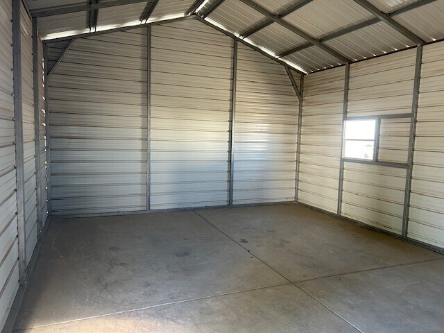 More Photos Of 685 Industrial Blvd, Delta Warehouse For Lease