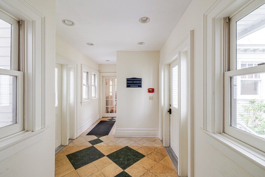 More Photos Of 437 E Allen St, Hudson Office For Sale