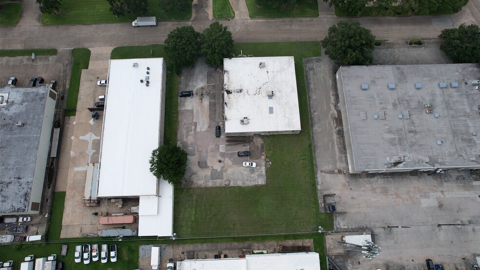 More Photos Of 10730 Kinghurst Dr, Houston Warehouse For Lease