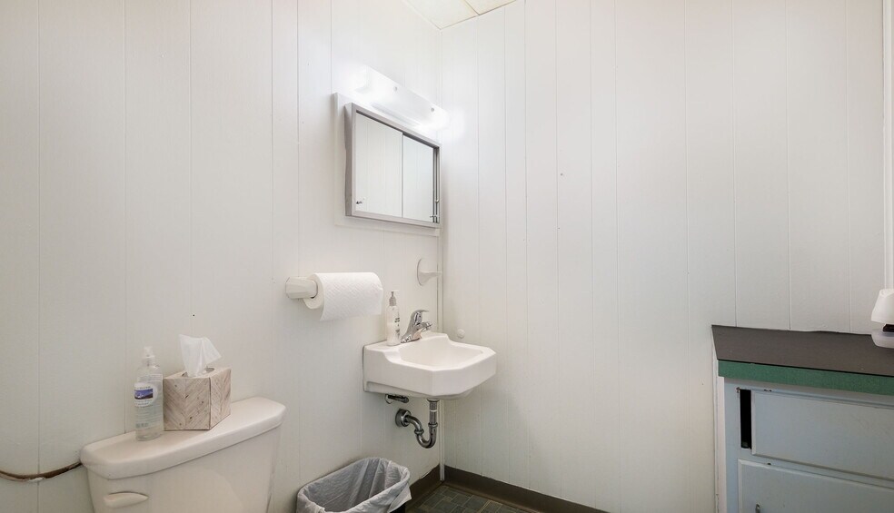 More Photos Of 4726 Blakiston St, Philadelphia Distribution For Sale