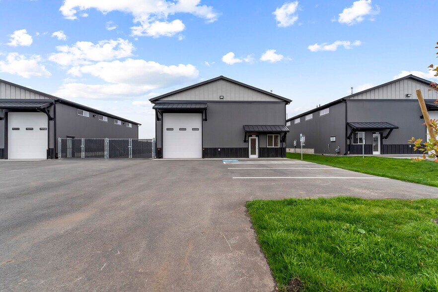 More Photos Of 3383 W Daugharty Loop, Hayden Warehouse For Lease